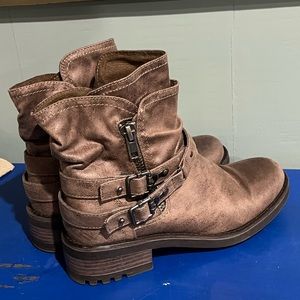 Carlos Santana buckle boots size 8.5